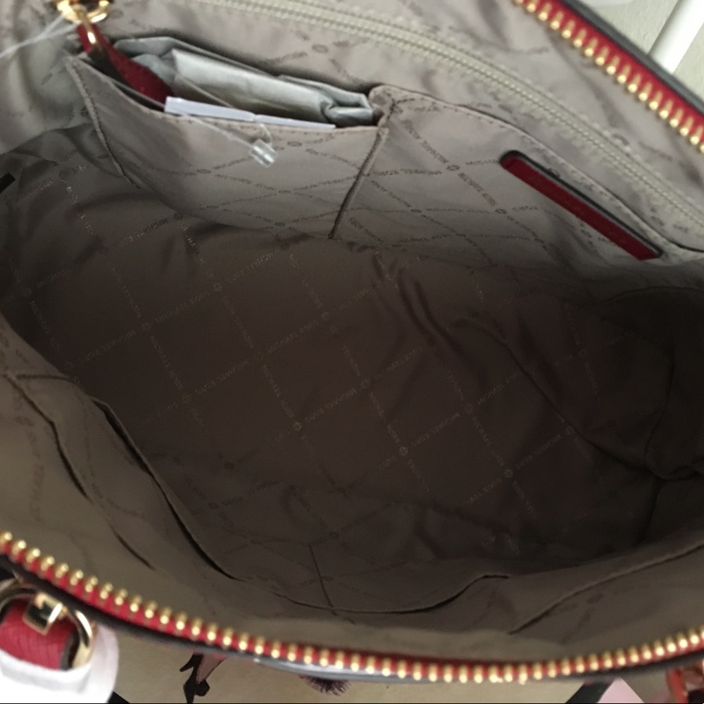 💗💗Michael Kors large satchel💗💗 - Picture 4 of 5